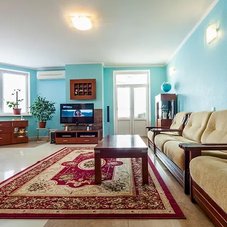 Large Luxury 4-room With A Sauna, Near The Metro Levoberezhnaya